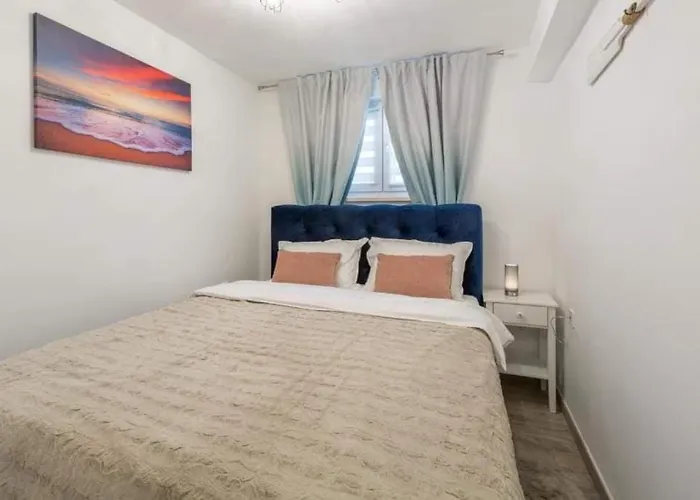 With Parking Space - 22308 Pula