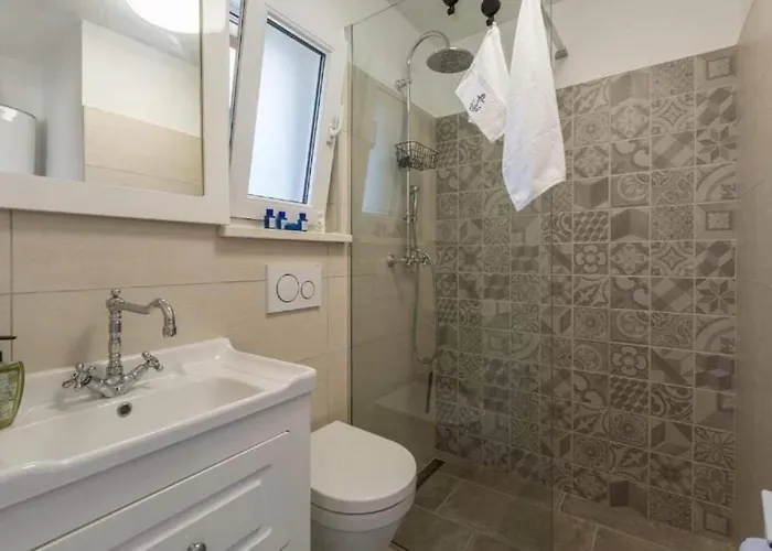 Apartman With Parking Space - 22308 Pula