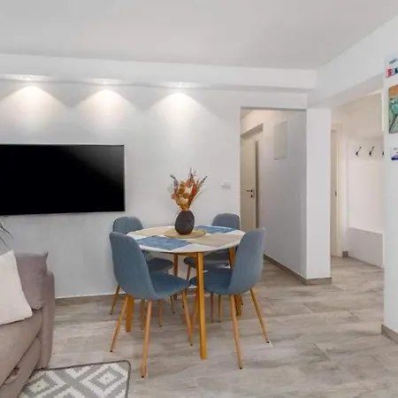With A Parking Space - 22308 Apartment Pula